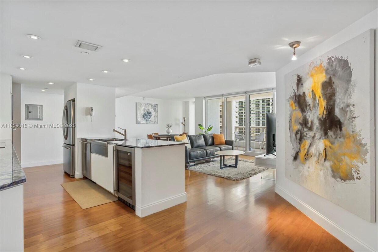 Foto principal - 1717 N Bayshore Dr