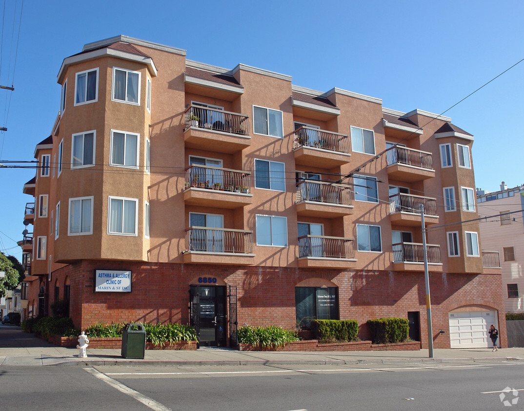 Foto del edificio - 6850 Geary Blvd