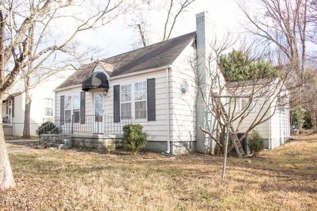 Building Photo - 2 BR/2BA | Newly Renovated Single Family Home | Additional Storage| In North Knoxville!