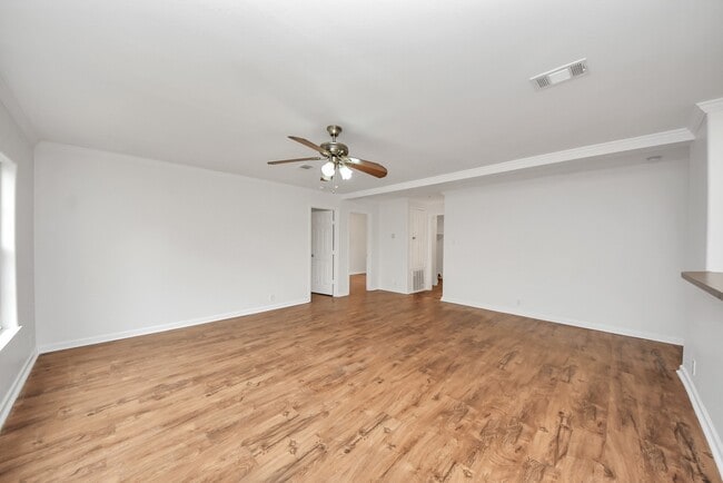 Foto del edificio - 6526 Carver Rd