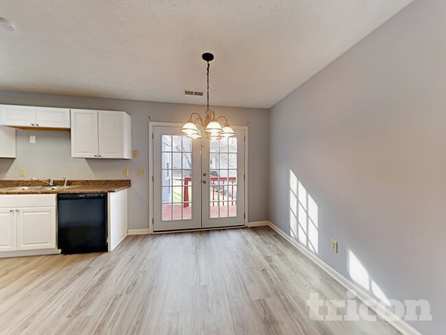 Building Photo - 575 Woodcrest Manor Dr