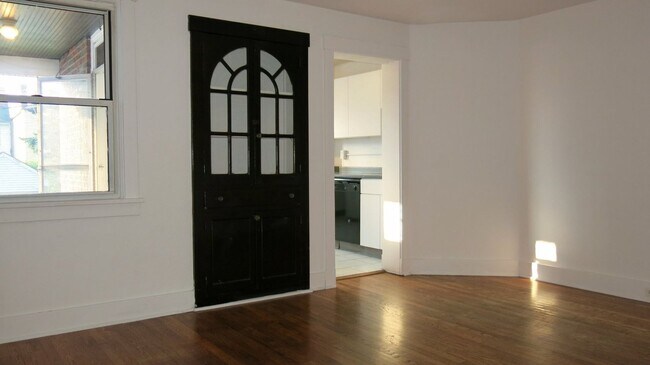 Foto del edificio - Available August 1, 2026; Lease will end July 27, 2027