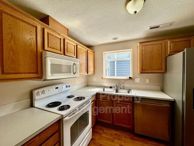 Building Photo - 2303 SW 6th St