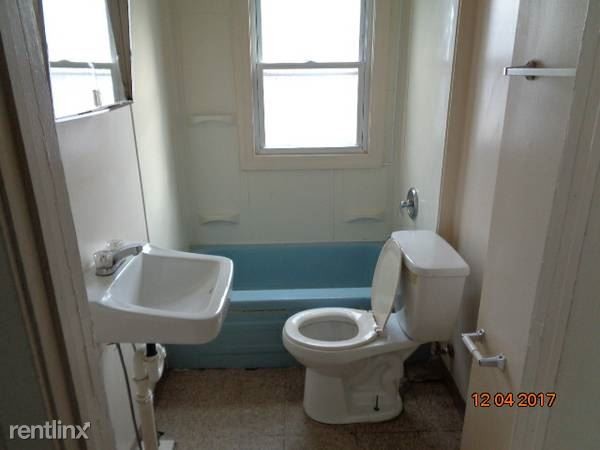 Building Photo - 68 Aurora St