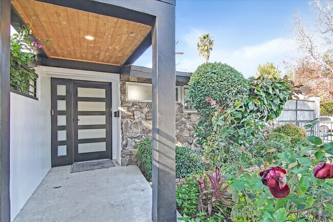 Building Photo - 6513 Corbin Ave