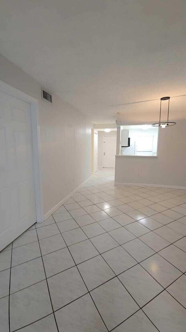 Foto del edificio - 4111 Stirling Rd
