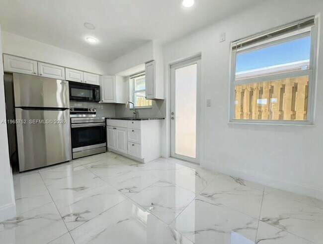 Foto del edificio - 2308 NW 3rd Ave