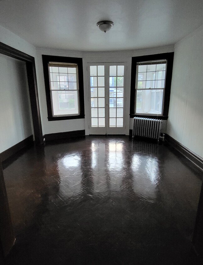 Living room - 8 Farley Ave