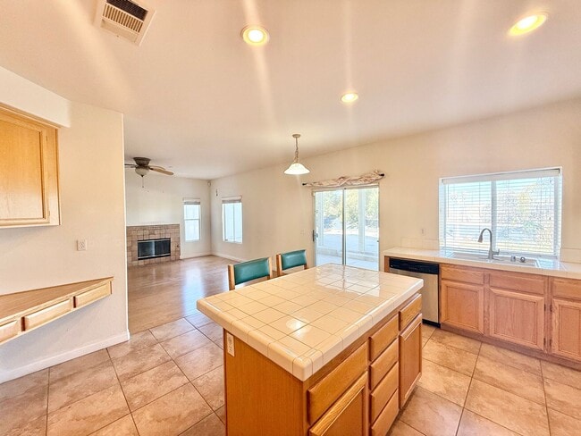 Foto del edificio - Beautiful 7B/4BA Home in Moreno Valley Ava...