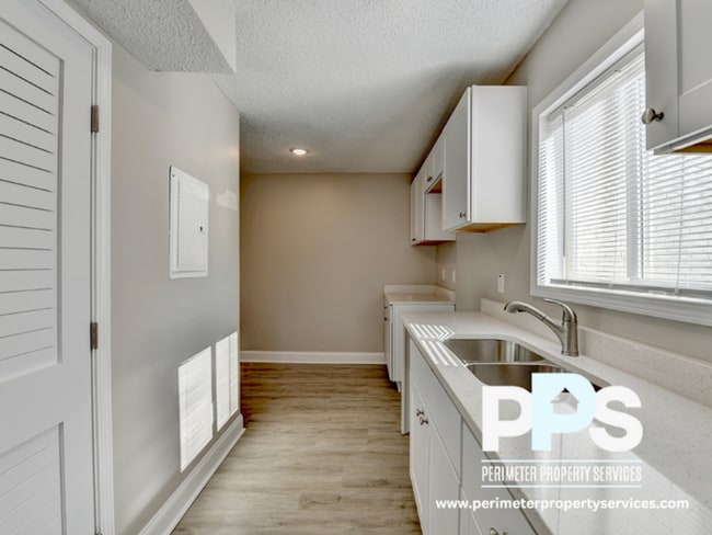 Photo - 390 W Lake Ave NW House