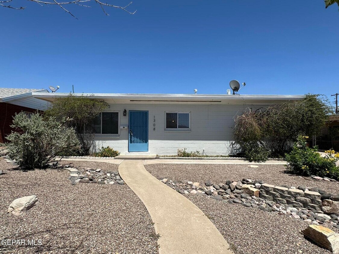 Primary Photo - 1304 Mescalero Dr