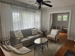 Building Photo - 9 Castleton Ct