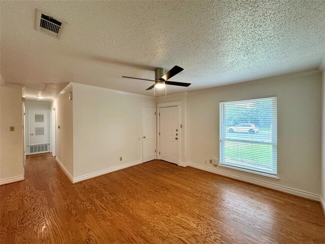 Building Photo - 208 E Lisa Dr