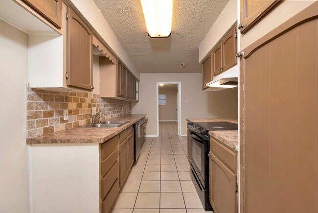 Building Photo - 821 Timberoaks Dr