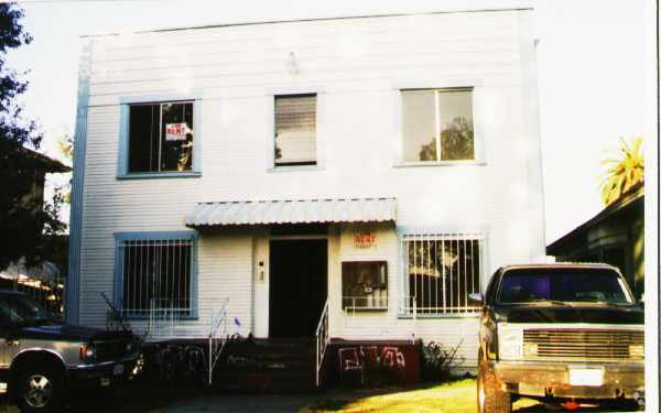 Foto del edificio - 927 E Adams Blvd