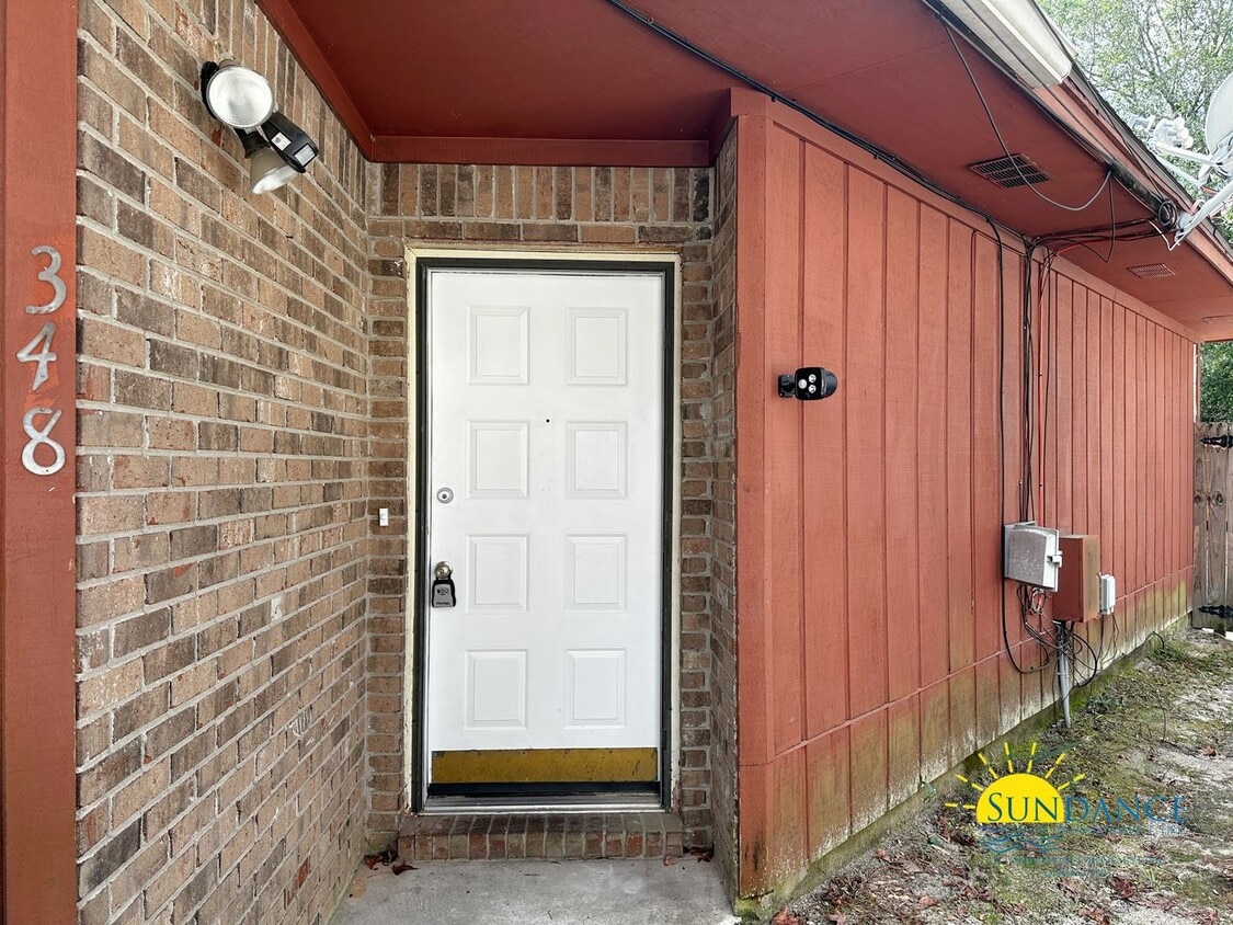 Primary Photo - Great 2 Bedroom Unit In Fort Walton Beach;...