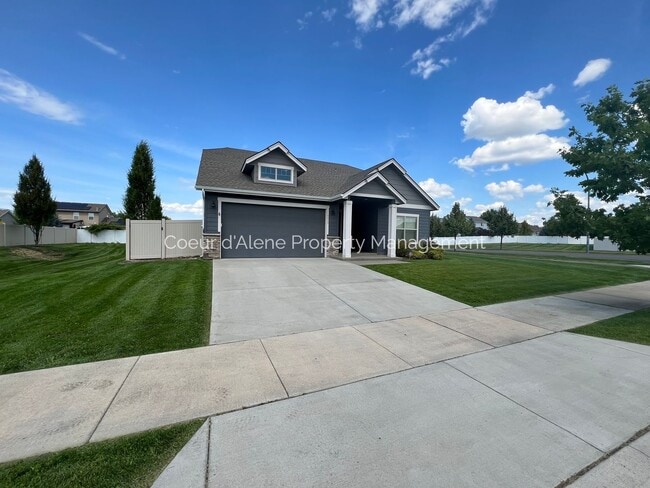 Building Photo - 3 bed House in The Trails!!
