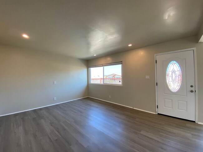 Foto del edificio - Beautiful 55+ Senior Community Single Story Home in Costa Serena!