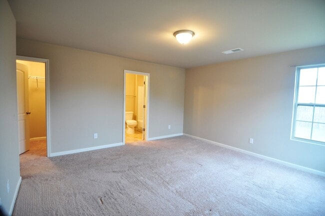 Building Photo - 3528 Avalon Lake Dr SW