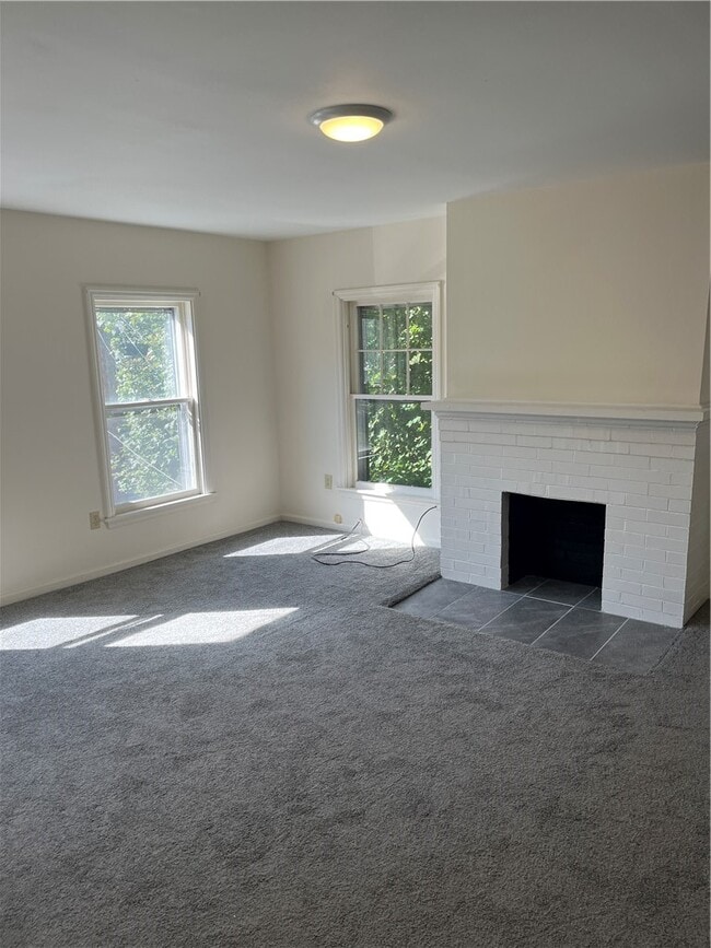 Building Photo - 206 Grove St