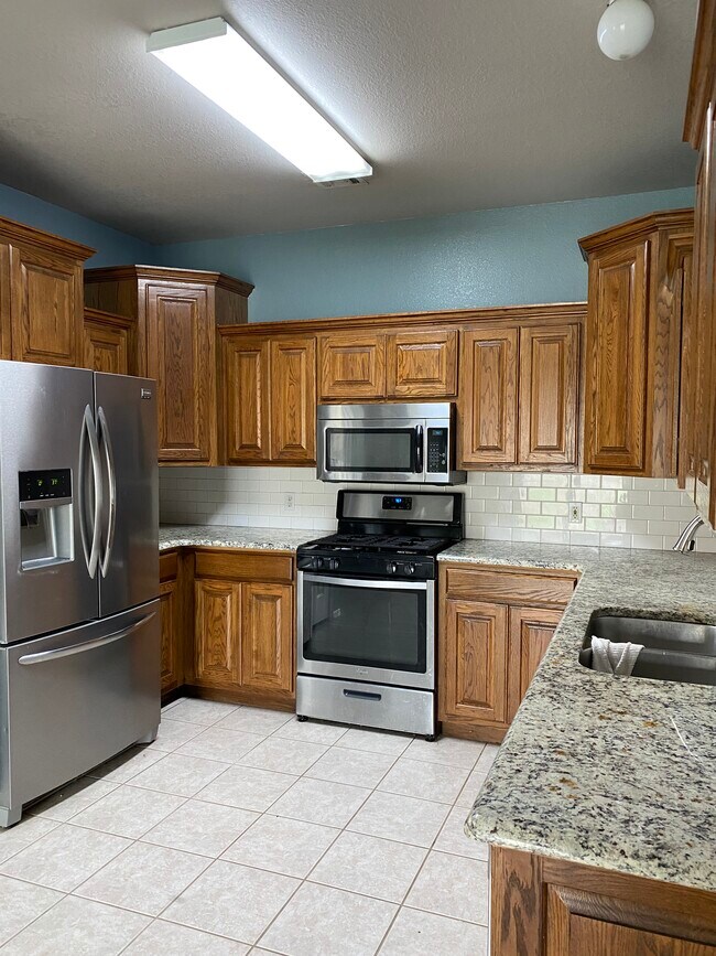 Building Photo - 313 S Keats Dr
