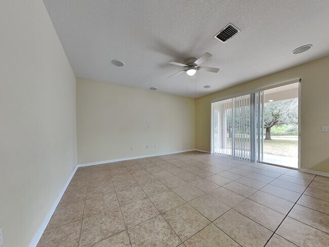 Foto del edificio - 5921 Cape Loop