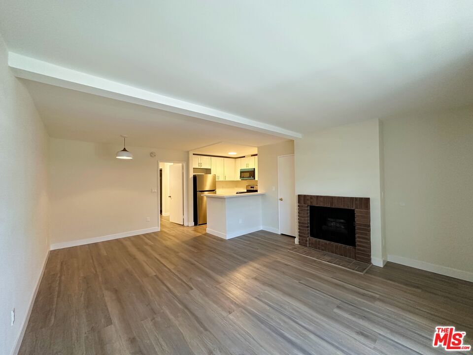 Foto principal - 2638 S Barrington Ave