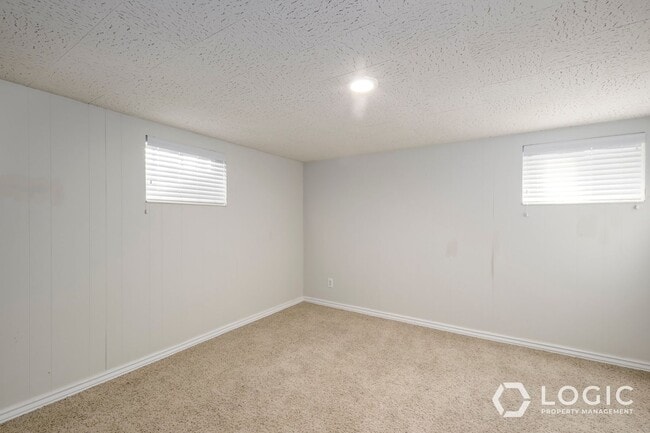 Building Photo - 195 E Roundtoft Dr