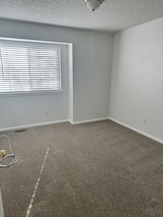 Foto del edificio - All yard care included! Great community am...