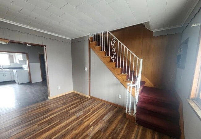 Building Photo - 127 Stewart St