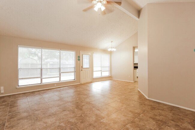 Foto del edificio - 21002 Ironcrest Ln