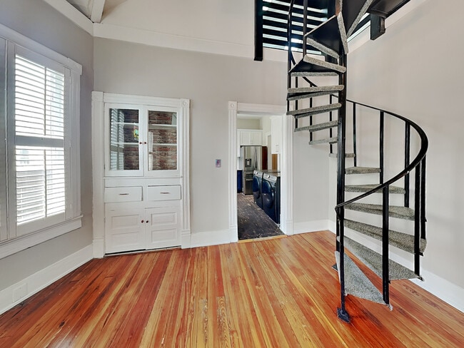 Building Photo - 595 Boulevard SE