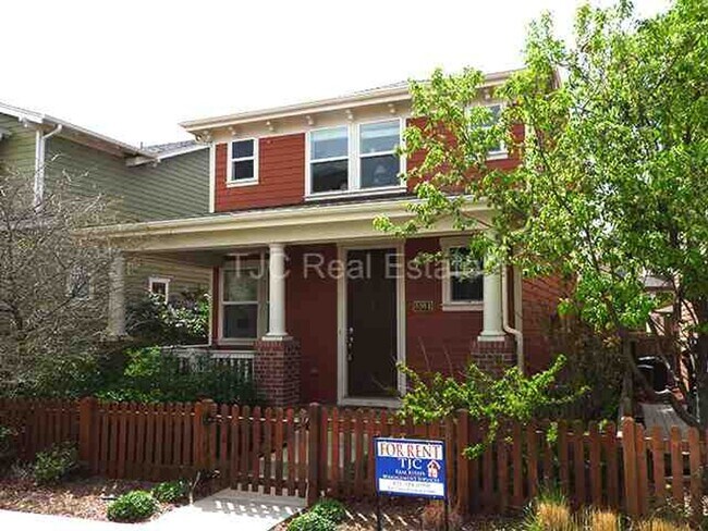 Foto del edificio - Fenced Front Yard!