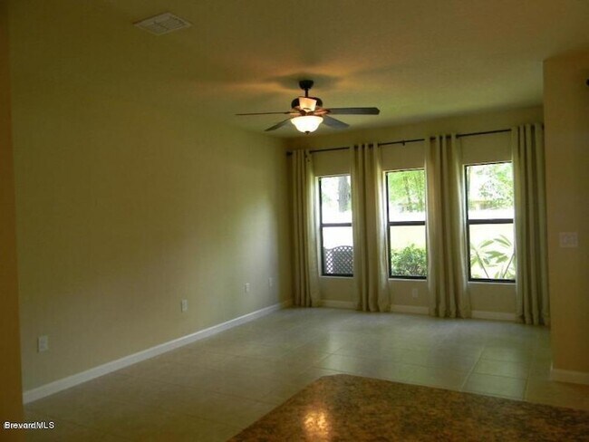 Building Photo - 1395 Lara Cir