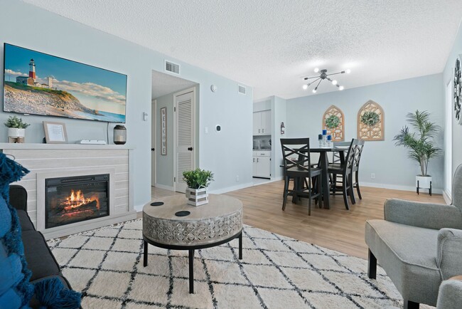 Building Photo - Desoto Courts | Townhome | Furnished