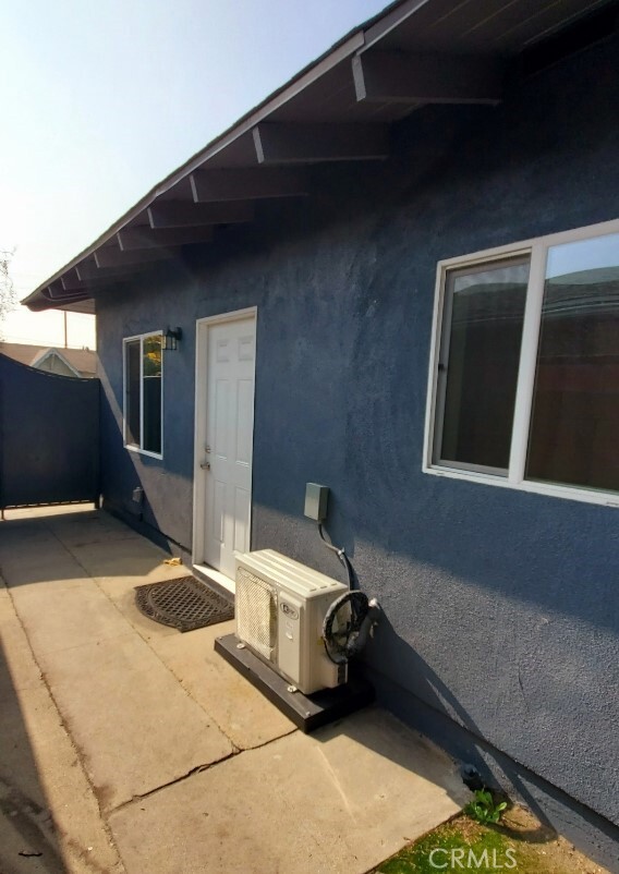 Building Photo - 1109 Essex St