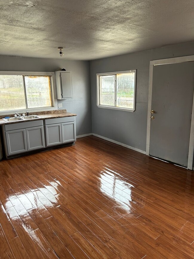 Building Photo - 6431 W Canal Blvd