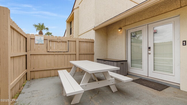 Foto del edificio - 17462 Front Beach Rd