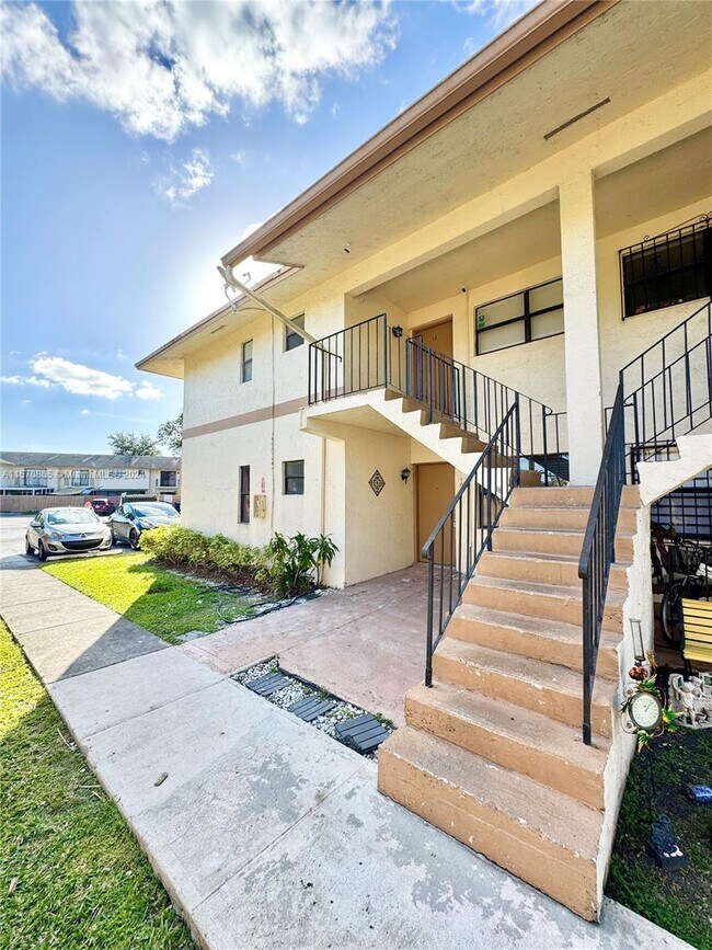 Building Photo - 6490 SW 130th Ave