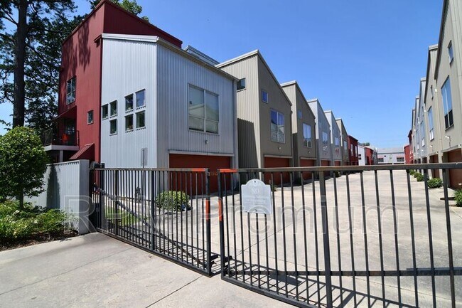 Foto del edificio - 1720 Nicholson Dr