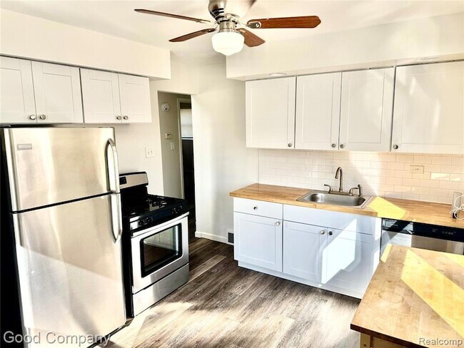 Foto del edificio - 18846 Poinciana