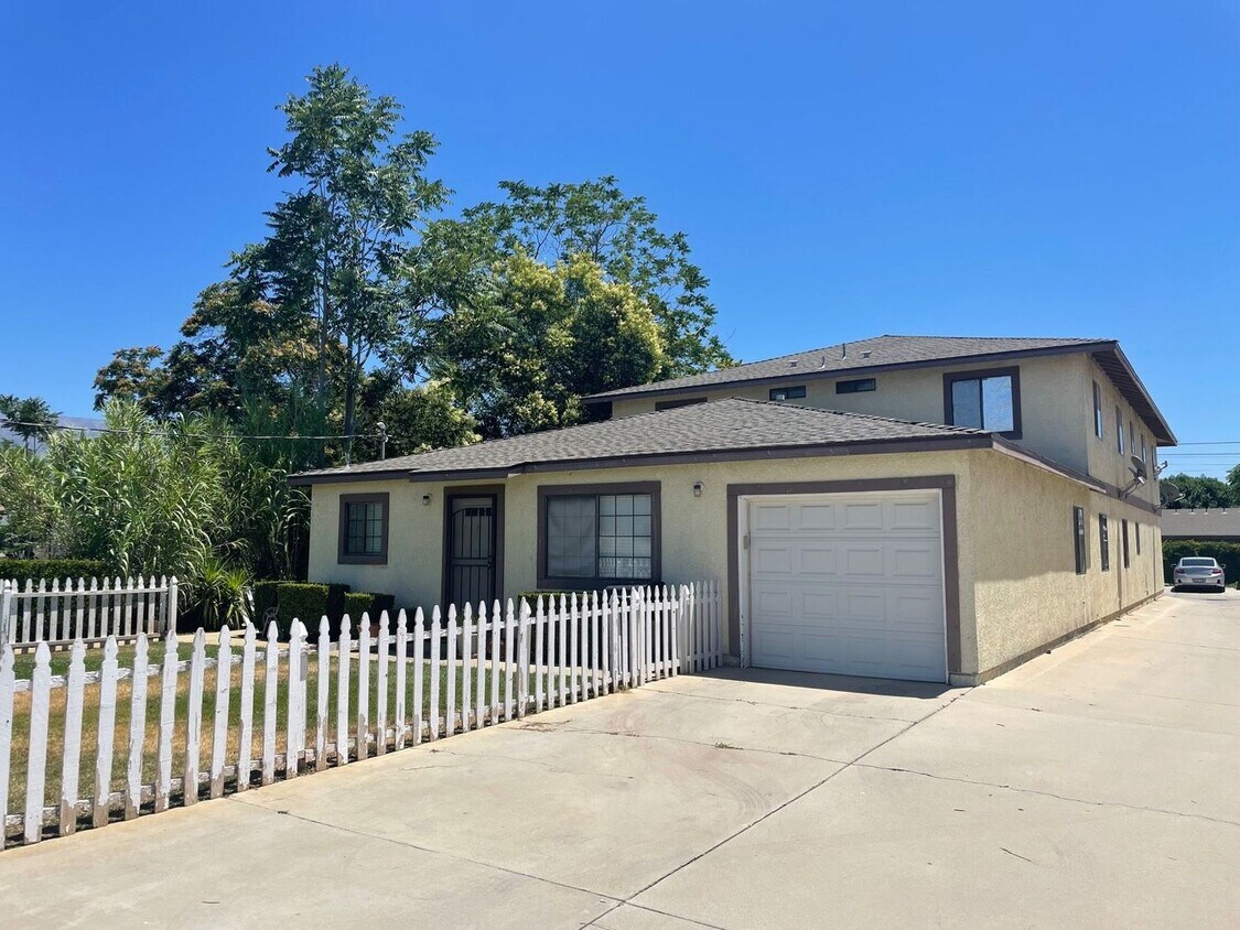 Foto principal - 3 bedroom, 2 bath Beaumont Beauty