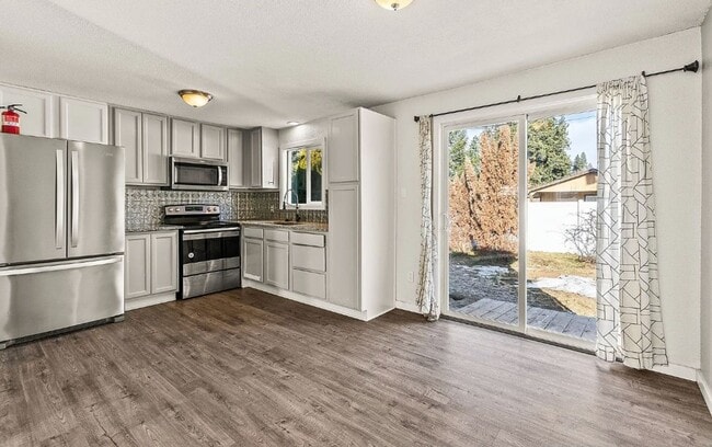 Building Photo - 1637-1639 E Hastings Ave