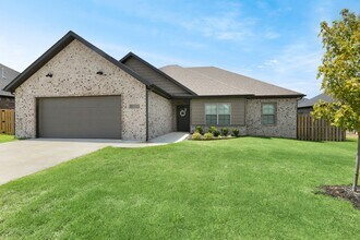 Building Photo - 1001 Laux Ln