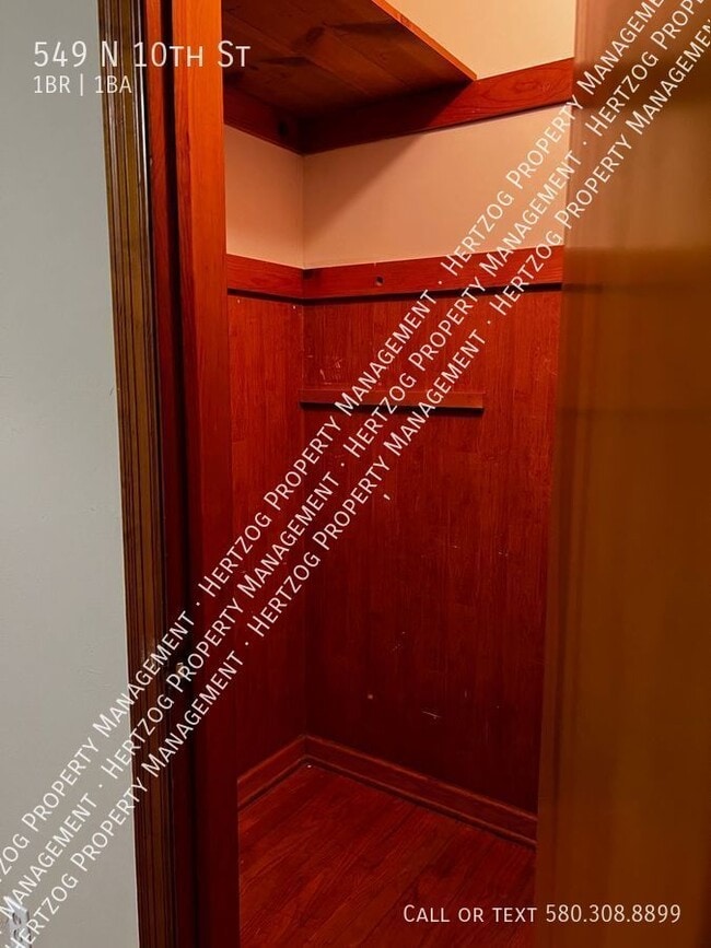 Building Photo - 549 N 10th St