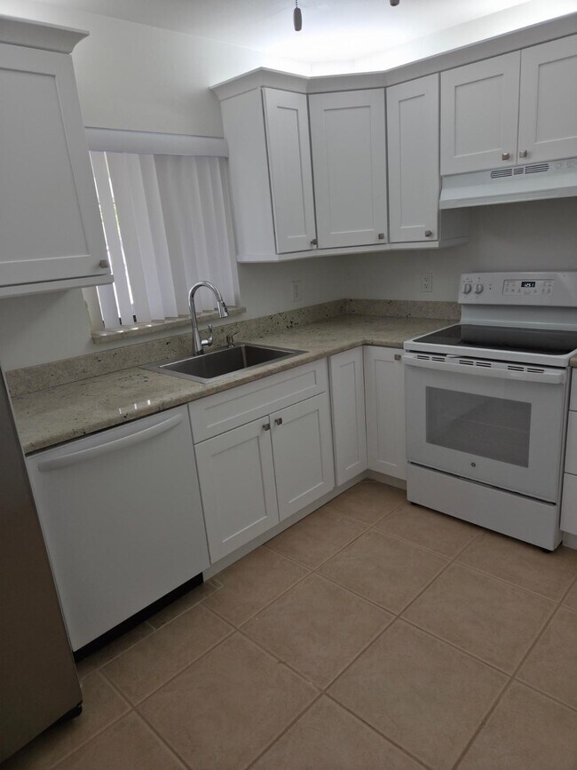 Foto del edificio - 3372 Perimeter Dr