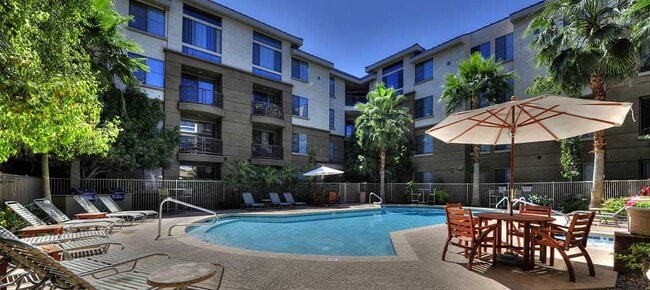 Building Photo - 1701 E Colter St