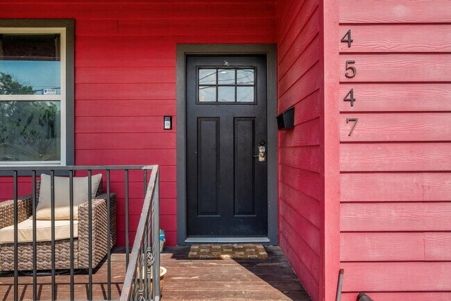 Building Photo - 4547 Newberry St