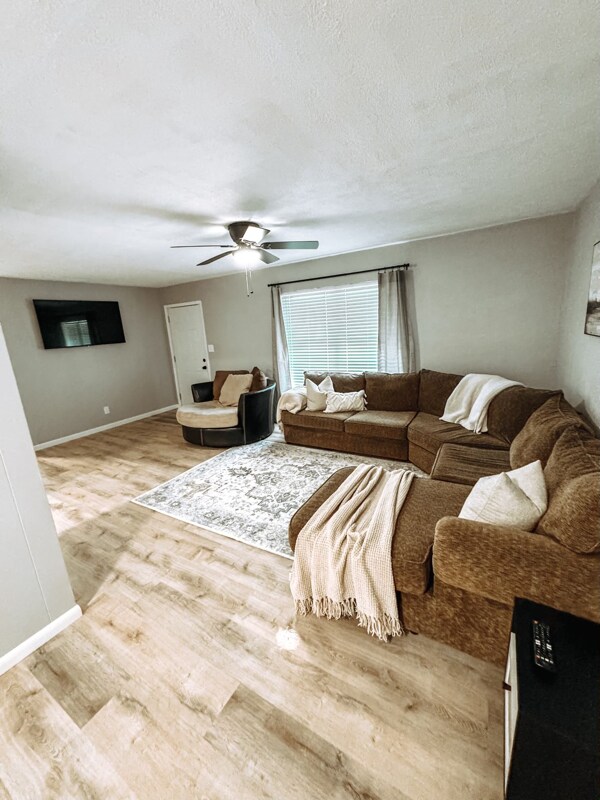 Building Photo - 1104 Ave B