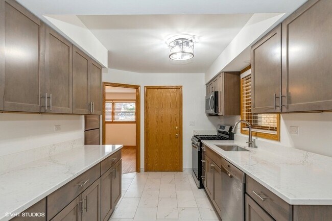 Foto del edificio - 8010 W Addison St
